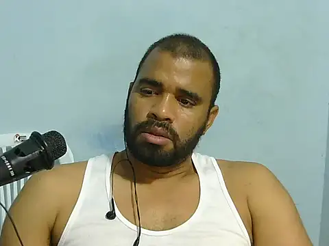 Snapshot of YOX22 chatting on 06-13-26, 12:41 YOX22 online show from 06-13-26, 12:41