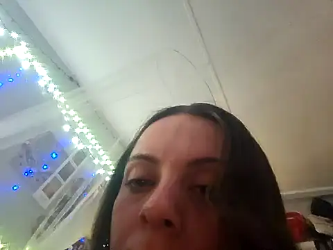 Snapshot of ShysluutGia chatting on 02-08-25, 11:33 ShysluutGia online show from 02-08-25, 11:33