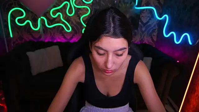 Snapshot of CharmMocco chatting on 02-17-25, 10:18 CharmMocco online show from 02-17-25, 10:18