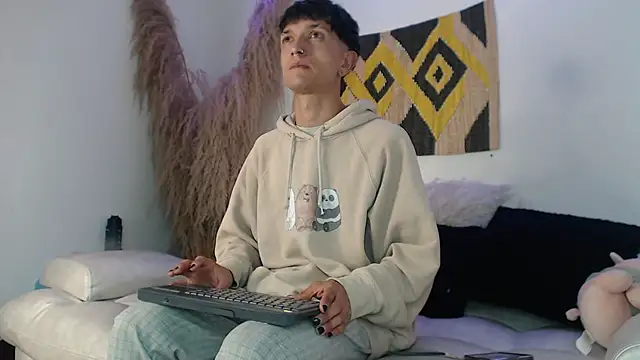 Snapshot of MaikyCooper chatting on 03-04-25, 04:06 MaikyCooper online show from 03-04-25, 04:06