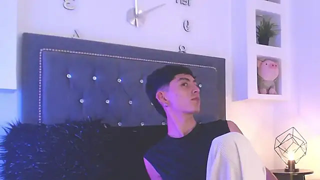 Snapshot of MaikyCooper chatting on 03-15-25, 04:57 MaikyCooper online show from 03-15-25, 04:57