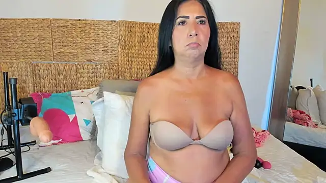 Snapshot of Jackiehmilf52 chatting on 06-05-26, 01:17 Jackiehmilf52 online show from 06-05-26, 01:17