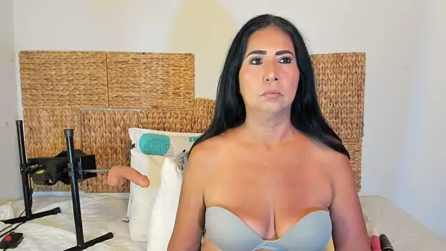 Snapshot of Jackiehmilf52 chatting on 06-15-26, 01:35 Jackiehmilf52 online show from 06-15-26, 01:35