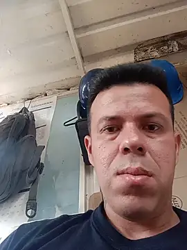 Snapshot of jhon_1988_24 chatting on 05-17-26, 02:46 jhon 1988 24 online show from 05-17-26, 02:46