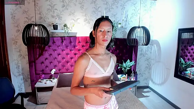 Georgina Palacios  online show from 11-10-25, 04:00