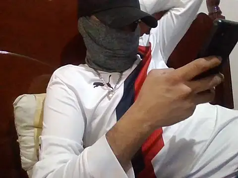 Snapshot of el_muchacho16 chatting on 11-05-25, 04:40 el muchacho16 online show from 11-05-25, 04:40