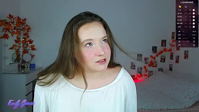 Snapshot of EmilyxxGraces chatting on 09-19-25, 12:45 EmilyxxGraces online show from 09-19-25, 12:45