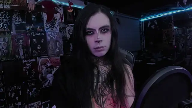 Snapshot of rotten_dreams chatting on 10-28-25, 11:18 rotten dreams online show from 10-28-25, 11:18