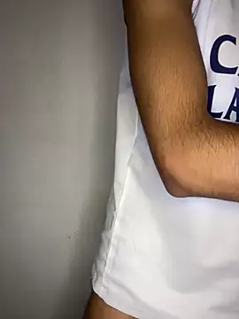 Snapshot of Hamza-Maroki chatting on 11-11-25, 11:43 Hamza-Maroki online show from 11-11-25, 11:43