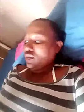 Snapshot of Coco_Nile chatting on 06-10-26, 09:41 Coco Nile online show from 06-10-26, 09:41