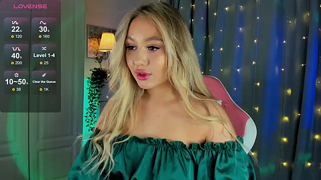 Snapshot of _Loneve__ chatting on 03-12-25, 02:01  Loneve   online show from 03-12-25, 02:01