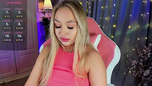 Snapshot of _Loneve__ chatting on 03-22-25, 08:37  Loneve   online show from 03-22-25, 08:37