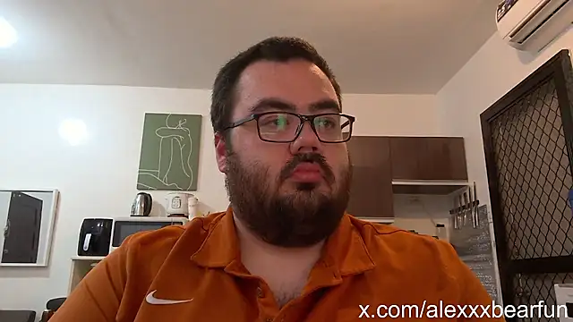 Snapshot of alexxxbear chatting on 02-19-25, 08:01 alexxxbear online show from 02-19-25, 08:01