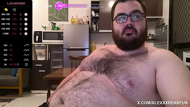 Snapshot of alexxxbear chatting on 10-09-25, 11:03 alexxxbear online show from 10-09-25, 11:03
