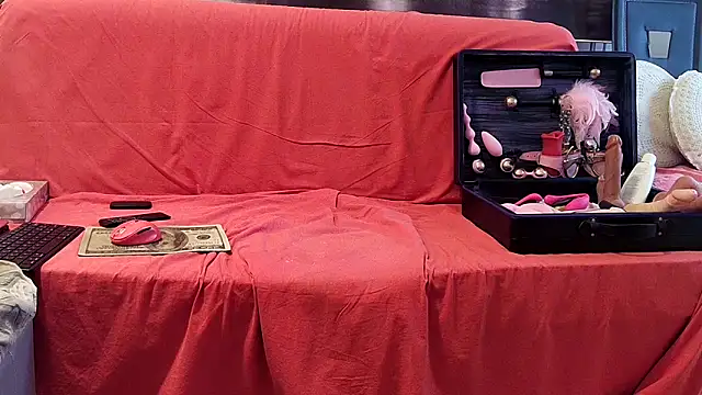 Chanel Noire online show from 12-01-25, 01:05