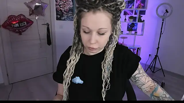 HoneySallyMoore online show from 10-10-25, 06:18