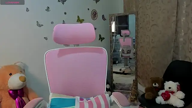 Hanna latinaa online show from 11-24-25, 12:21