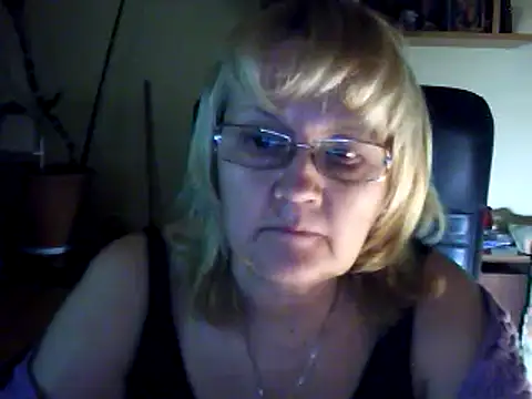 Snapshot of Violet5364 chatting on 03-05-25, 08:32 Violet5364 online show from 03-05-25, 08:32
