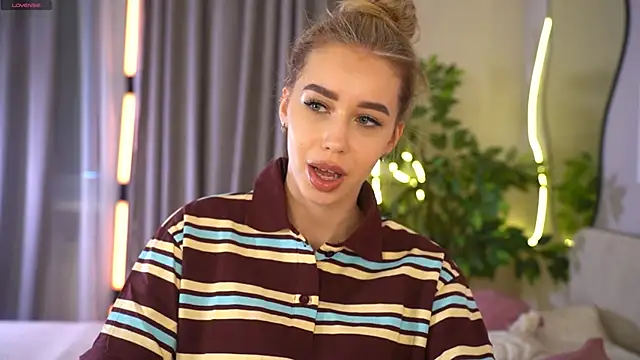  Spring Day  online show from 02-25-26, 08:13