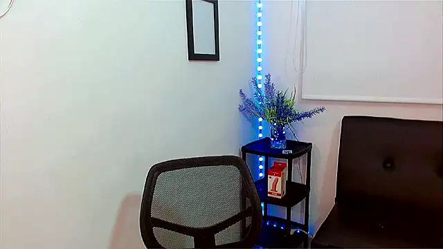 Emilybateee online show from 02-19-25, 07:05