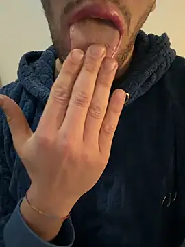 yaxxx03 online show from 10-20-25, 05:02