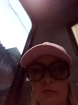 Snapshot of CandieGilson__ chatting on 10-04-25, 10:46 CandieGilson online show from 10-04-25, 10:46