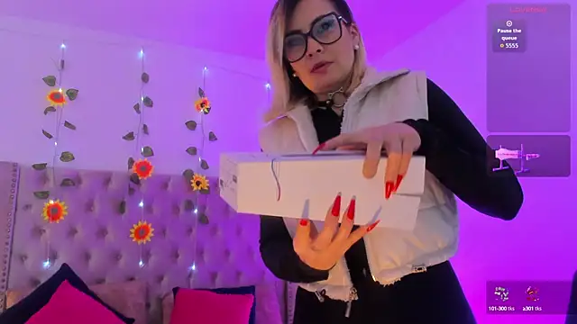 Snapshot of CandieGilson__ chatting on 10-08-25, 11:41 CandieGilson online show from 10-08-25, 11:41