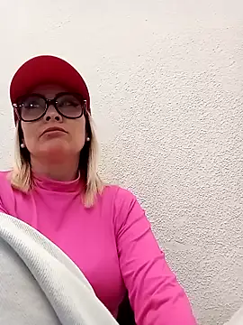 Snapshot of CandieGilson__ chatting on 10-12-25, 11:42 CandieGilson online show from 10-12-25, 11:42