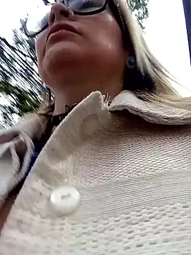 Snapshot of CandieGilson__ chatting on 10-17-25, 11:02 CandieGilson online show from 10-17-25, 11:02