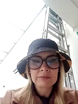 Snapshot of CandieGilson__ chatting on 11-08-25, 11:43 CandieGilson online show from 11-08-25, 11:43