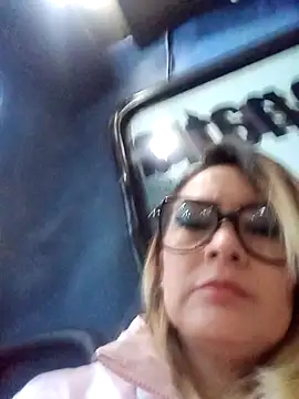 Snapshot of CandieGilson__ chatting on 11-14-25, 10:58 CandieGilson online show from 11-14-25, 10:58