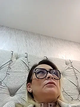 Snapshot of CandieGilson__ chatting on 11-15-25, 12:13 CandieGilson online show from 11-15-25, 12:13