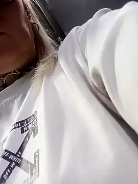 Snapshot of CandieGilson__ chatting on 11-24-25, 10:48 CandieGilson online show from 11-24-25, 10:48