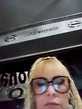 Snapshot of CandieGilson__ chatting on 12-01-25, 10:31 CandieGilson online show from 12-01-25, 10:31