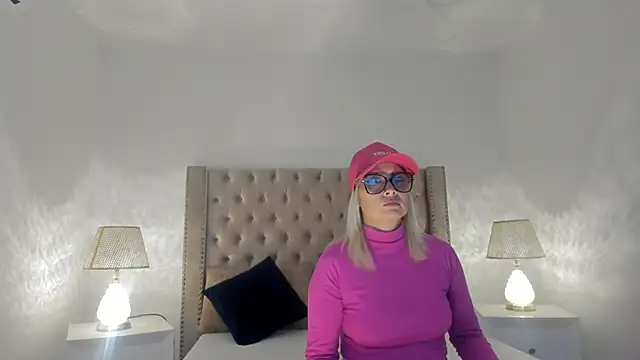 CandieGilson   online show from 12-14-25, 01:49