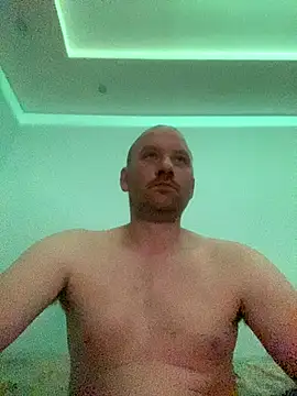 Krzysiekg123 online show from 12-17-25, 07:42