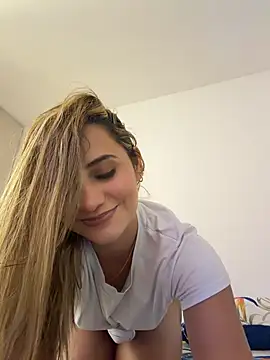 Snapshot of Vaniluu_9 chatting on 07-14-26, 01:08 Vaniluu 9 online show from 07-14-26, 01:08