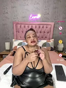 Snapshot of VixenRoyaleX chatting on 06-20-26, 02:25 VixenRoyaleX online show from 06-20-26, 02:25
