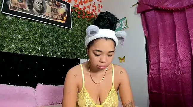 Snapshot of Mishellehot_10 chatting on 03-10-25, 07:18 Mishellehot 10 online show from 03-10-25, 07:18