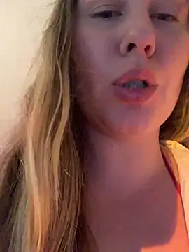 Snapshot of Mona_Plus chatting on 02-13-25, 05:01 Mona Plus online show from 02-13-25, 05:01