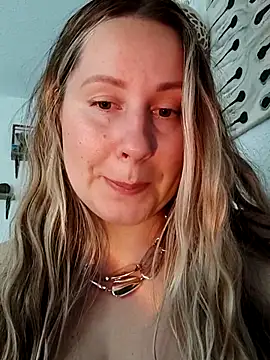 Snapshot of Mona_Plus chatting on 03-03-25, 12:05 Mona Plus online show from 03-03-25, 12:05