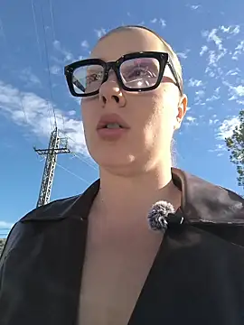 Mona Plus online show from 11-20-25, 01:22