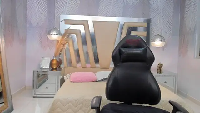 Snapshot of Layla_palmer chatting on 02-15-25, 02:26 Layla palmer online show from 02-15-25, 02:26