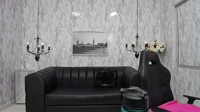 Snapshot of Layla_palmer chatting on 02-16-25, 01:47 Layla palmer online show from 02-16-25, 01:47