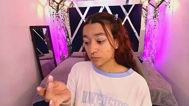 charlotte bluee online show from 11-08-25, 04:18