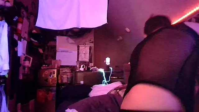 Sk00byJaXxX212 online show from 10-24-25, 09:06