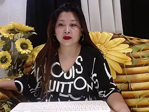 Snapshot of UrSweetClassyPinay chatting on 06-06-26, 06:23 UrSweetClassyPinay online show from 06-06-26, 06:23