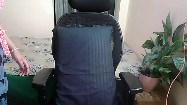 Snapshot of megancatluna chatting on 04-04-26, 04:22 megancatluna online show from 04-04-26, 04:22
