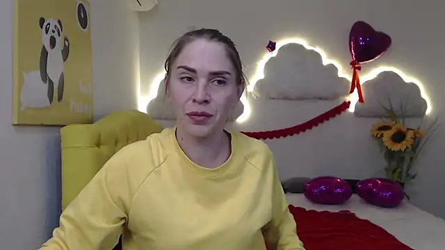 Snapshot of TessaDaybreak chatting on 03-14-25, 01:02 TessaDaybreak online show from 03-14-25, 01:02