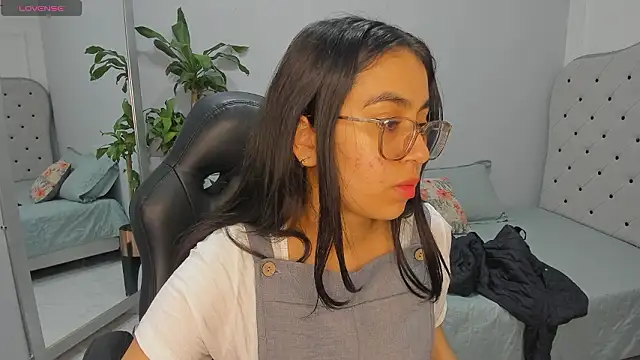 Snapshot of lucelly_15 chatting on 03-15-26, 11:38 lucelly 15 online show from 03-15-26, 11:38